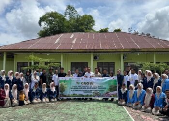 Sasar Dunia Pendidikan, Program GROW 2026 Hijaukan Pelalawan dengan Ratusan Pohon Produktif