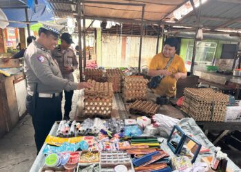 Polsek Limapuluh Pantau Stok Sembako di Pasar Tradisional, Pastikan Harga Tetap Stabil