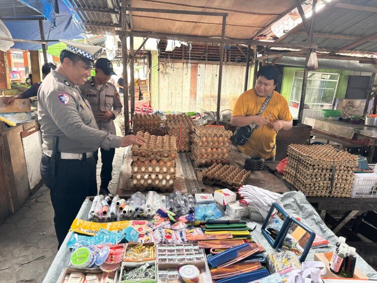 Polsek Limapuluh Pantau Stok Sembako di Pasar Tradisional, Pastikan Harga Tetap Stabil