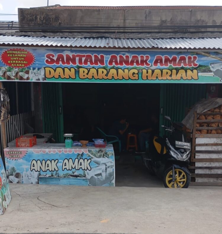Santan Anak Amak Milik Fidia Wati Jadi Andalan Warga, Sajikan Produk Segar dan Higienis
