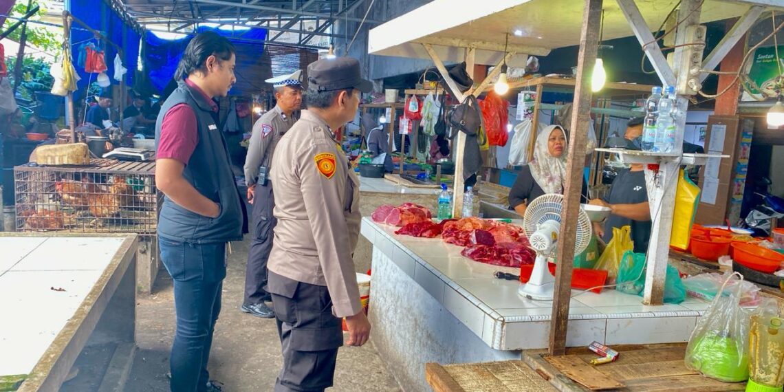 Polsek Limapuluh Monitoring Pasar Sail: Stok Sembako Cukup, Harga Minyak Goreng Bergerak Naik