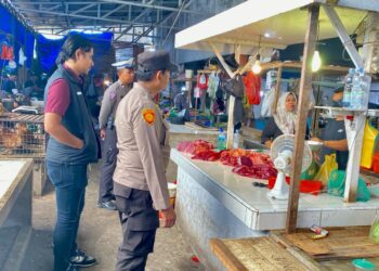 Polsek Limapuluh Monitoring Pasar Sail: Stok Sembako Cukup, Harga Minyak Goreng Bergerak Naik