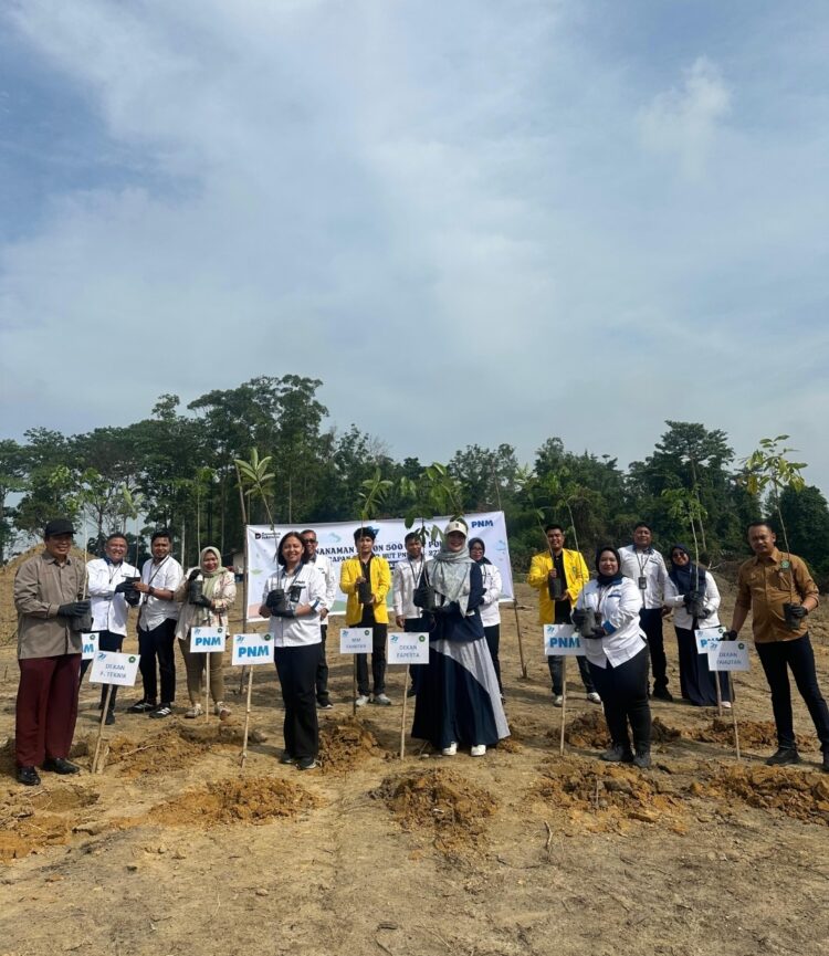 Dari Pakaian, Buku, hingga 29.000 Pohon: PNM Perluas Makna Pemberdayaan di Masyarakat Akar Rumput
