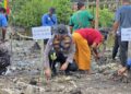 Tanam 7.000 Mangrove di Penyengat, Polsek Sungai Apit Perkuat Green Policing dan Bentengi Pesisir dari Abrasi