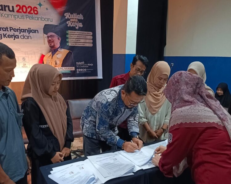 Orang Tua dan Mahasiswa Baru Tandatangani SPPMK, Politeknik LP3I Pekanbaru Perkuat Komitmen Lulusan Siap Kerja