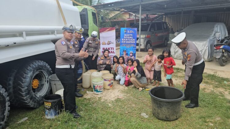 Bukan Sekadar Menjaga Keamanan, Polda Riau Hadir Lewat Aksi Sosial Jelang Hari Bhayangkara ke-80