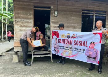 Polsek Sungai Apit Salurkan Bansos HUT Bhayangkara ke-80, Wujud Kepedulian Polri kepada Warga