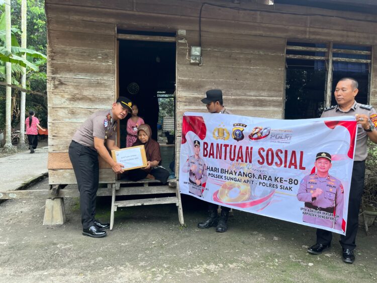 Polsek Sungai Apit Salurkan Bansos HUT Bhayangkara ke-80, Wujud Kepedulian Polri kepada Warga
