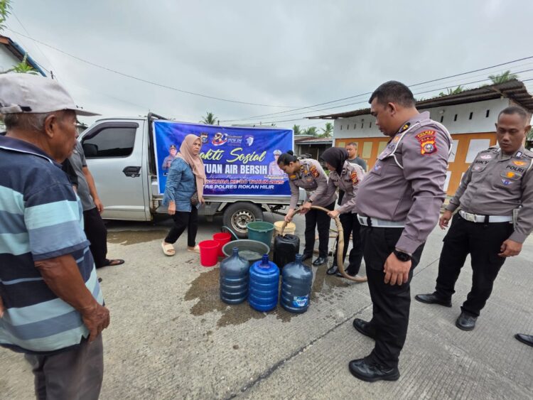 Polantas Menyapa : 4.673 Paket Bansos dan Berbagai Aksi Sosial Warnai Hari Bhayangkara ke-80 di Wilkum Riau