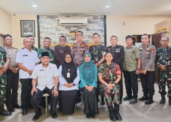 Rayakan HUT Bhayangkara ke-80, TNI dan Camat Beri Kejutan Spesial ke Polsek Limapuluh