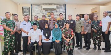 Rayakan HUT Bhayangkara ke-80, TNI dan Camat Beri Kejutan Spesial ke Polsek Limapuluh