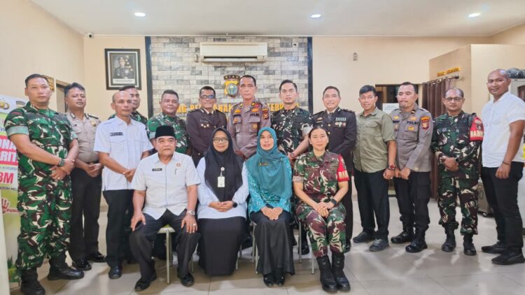 Rayakan HUT Bhayangkara ke-80, TNI dan Camat Beri Kejutan Spesial ke Polsek Limapuluh
