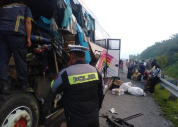 Sigap, Personel Sat PJR Ditlantas Polda Riau dan Tim Lalin HK Berjibaku Selamatkan Korban Kecelakaan di Tol Pekanbaru–Dumai