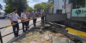 Ditlantas Polda Riau Bergerak Cepat Tindak Lanjuti Titik Banjir di Depan RS Awal Bros, Berkolaborasi dengan PUPR