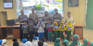 Tanamkan Keselamatan Sejak Dini, Polantas Karib Kenalkan Rambu Lalu Lintas dan Green Policing kepada Anak TK