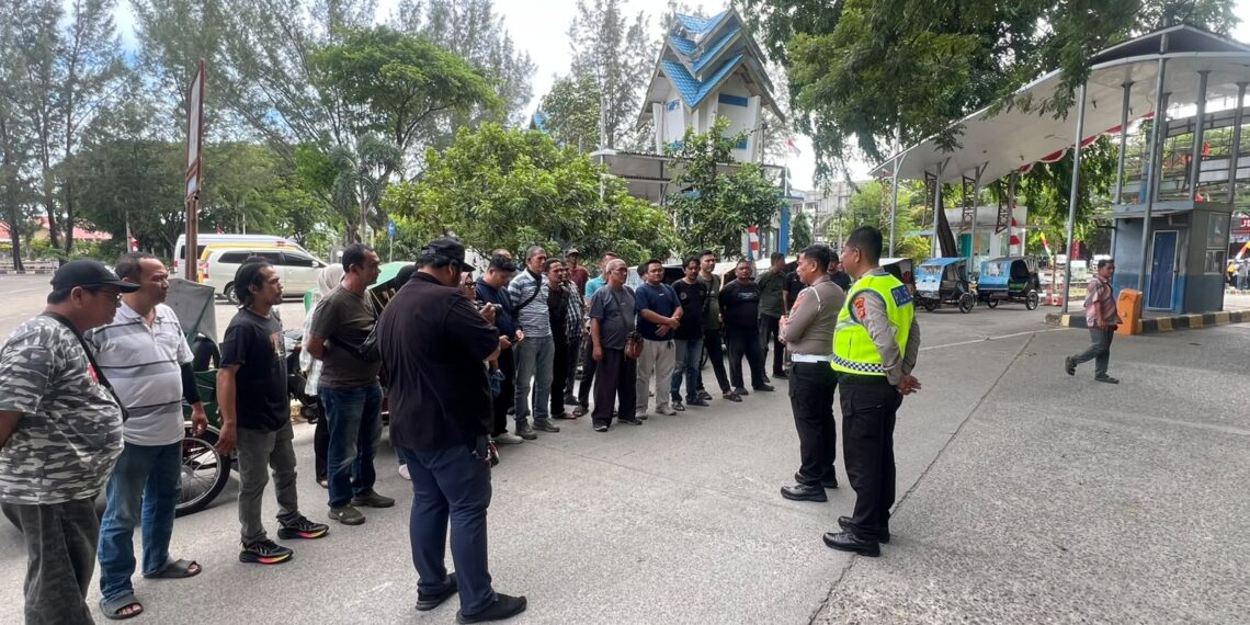 Jumat Barokah Ditlantas Polda Aceh, Hadir Berbagi dan Edukasi Keselamatan Bersama Komunitas Ojek Pangkalan