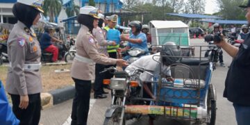 Jumat Barokah Polantas Aceh: Dari Sembako hingga Pesan Keselamatan untuk Pejuang Jalanan