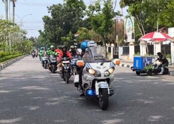 Semarak HUT ke-81 RI, Ditlantas Polda Riau Bagikan Sembako, Helm SNI dan Konvoi Bersama OJOL