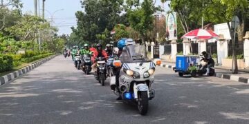 Semarak HUT ke-81 RI, Ditlantas Polda Riau Bagikan Sembako, Helm SNI dan Konvoi Bersama OJOL