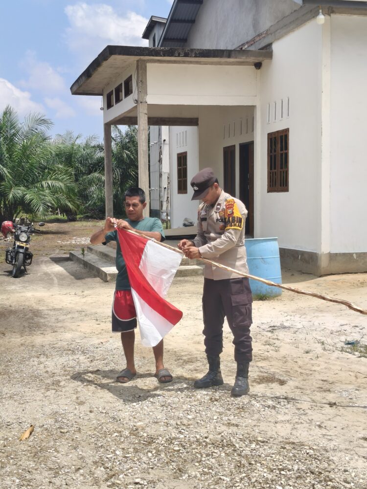 Merah Putih Berkibar di Sungai Apit, Polsek Ajak Warga Semarakkan HUT ke-81 Kemerdekaan RI