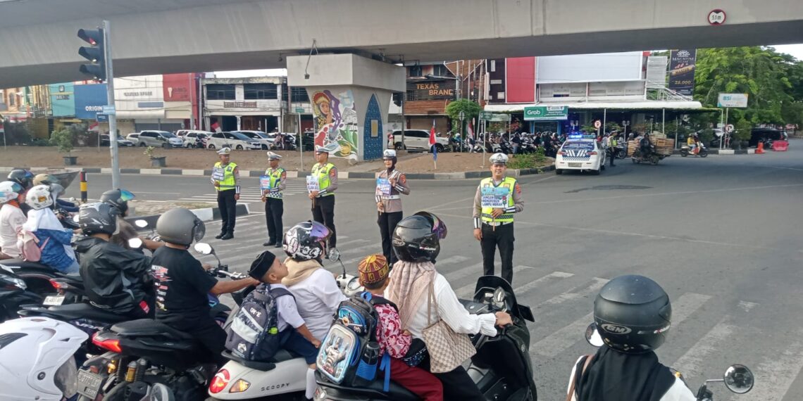 Polantas Aceh Kampanyekan Keselamatan Berlalu Lintas di Simpang Surabaya