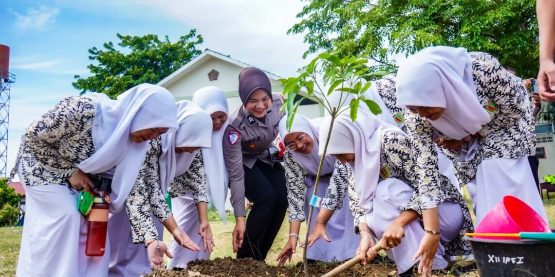 POLANTAS ACEH UNTUK MASYARAKAT: EDUKASI KAMSELTIBCAR LANTAS, SAFETY RIDING DAN PEDULI LINGKUNGAN BERSAMA PELAJAR