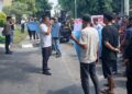 Tuding Polsek dan Polres Dumai Lindungi Pelaku Pengeroyokan PT IBP, Massa ADUK Geruduk Mapolda Riau!