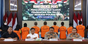 Sindikat Pembuat dan Pengedar SIM Palsu di Riau Dibongkar Polres Siak, 8 Tersangka Diamankan
