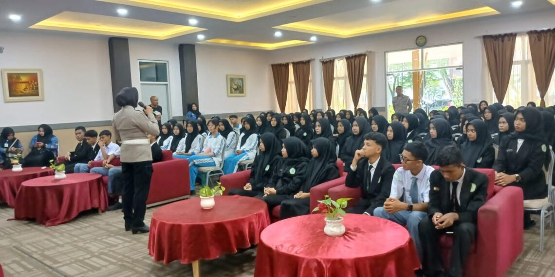 POLANTAS ACEH UNTUK MASYARAKAT: SAWEU SIKULA DI SMKN 3 BANDA ACEH, TANAMKAN BUDAYA TERTIB LALU LINTAS SEJAK DINI