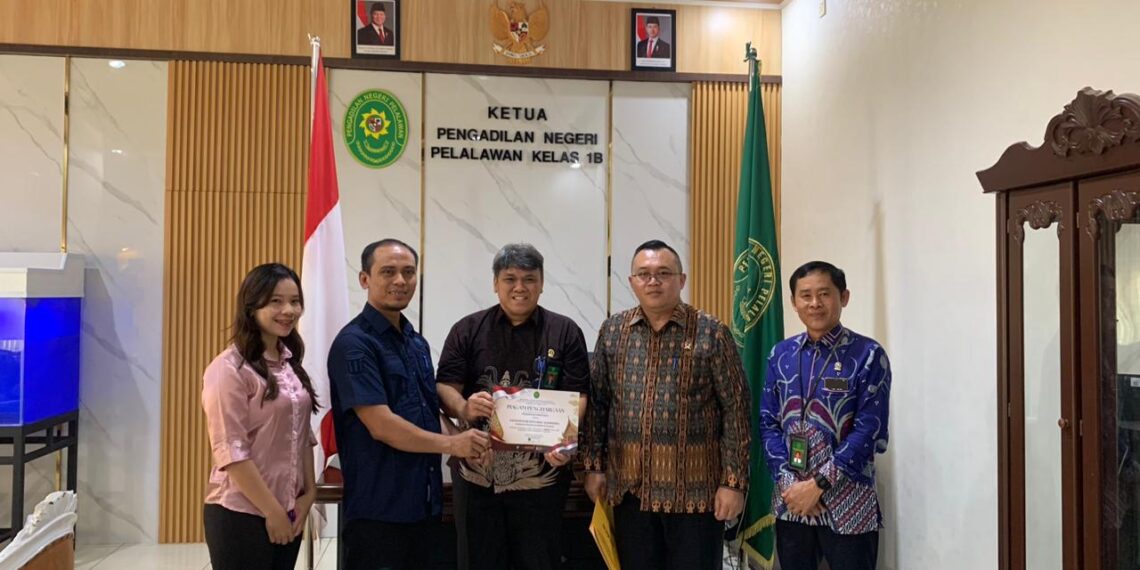 OBH YHRS Terima Penghargaan Sebagai Posbakum Terbaik se-Riau