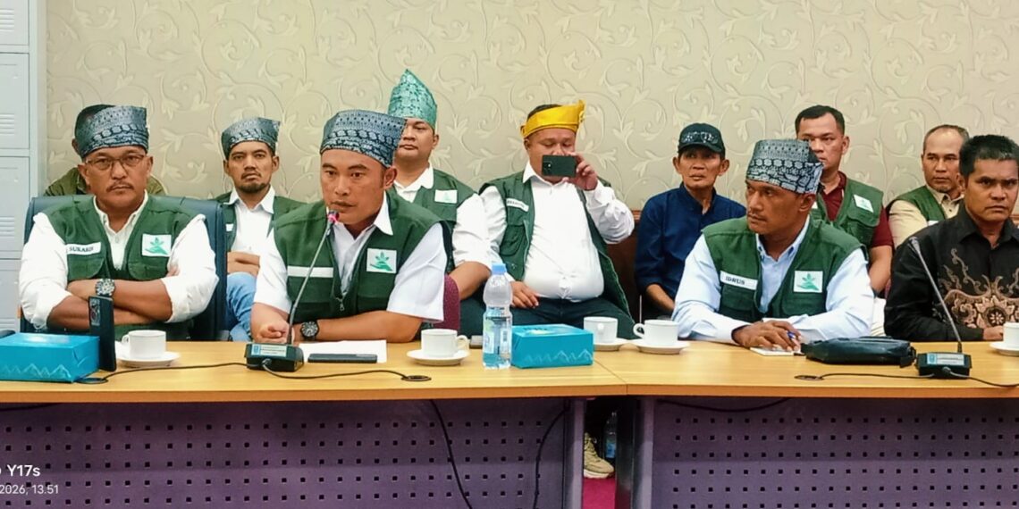 Koptan Lubuk Linong Sampaikan Tuntutan Hak 20 Persen Atas HGU PT. Tumpaun ke DPRD Riau