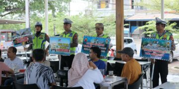Ngopi Sambil Diingatkan Tertib Lalu Lintas, Polantas Aceh Sasar Warga di Warkop Pawang Kupi