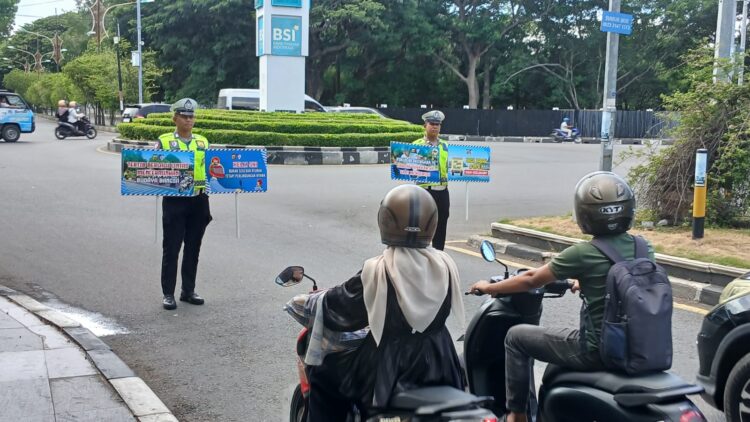 Bukan Sekadar Tilang, Polantas Aceh Pilih Edukasi Pengendara di Jalan Teuku Umar