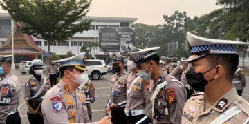 Dirlantas Polda Riau Berikan Penghargaan kepada 13 Personel Ditlantas Polda Riau yang Berprestasi