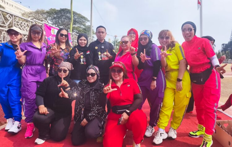 HUT Ke-4 PWDPI Meriah, Senam Zumba dan Bazar UMKM Merah Putih Dihadiri 1.000 Peserta