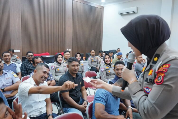 Cegah Kecelakaan Fatal, Ditlantas Polda Aceh Gembleng Pengemudi Hiace dan L300 di Terminal Lueng Bata