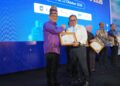 Sekda Provinsi Riau Syahrial Abdi Terima Penghargaan Kepemimpinan Digital Terbaik 2026