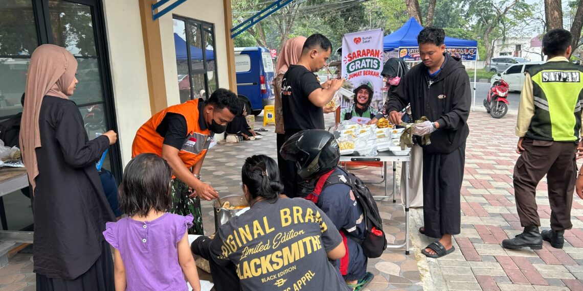 Rumah Zakat Kembali Gelar Berbagi Sarapan Gratis di Masjid At-Taqwa, Hadirkan Kepedulian bagi Para Pejuang Keluarga